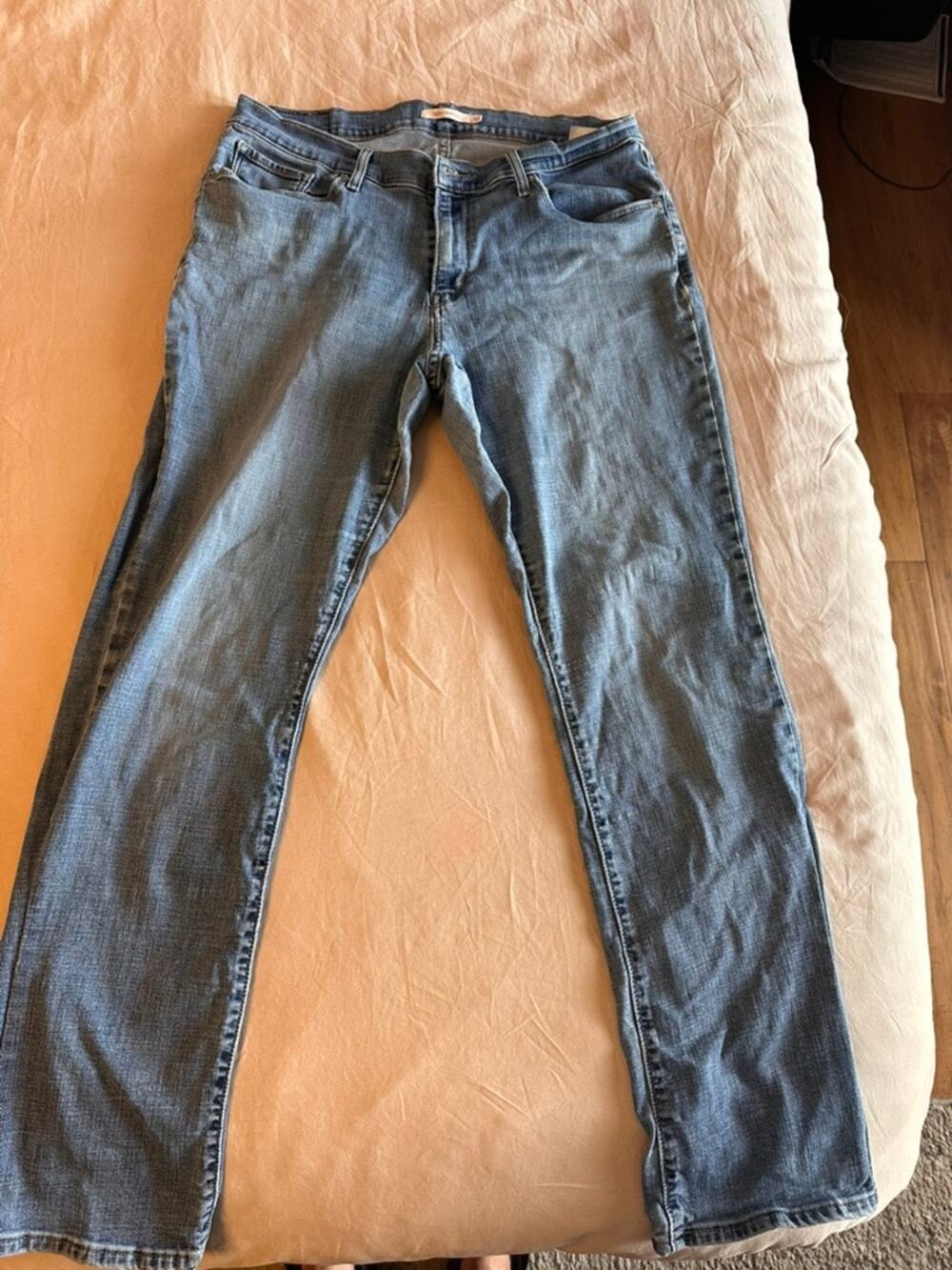 Levi’s Medium Wash Straight Leg Jeans W33 L32 Unisex Denim Pants Classic Style